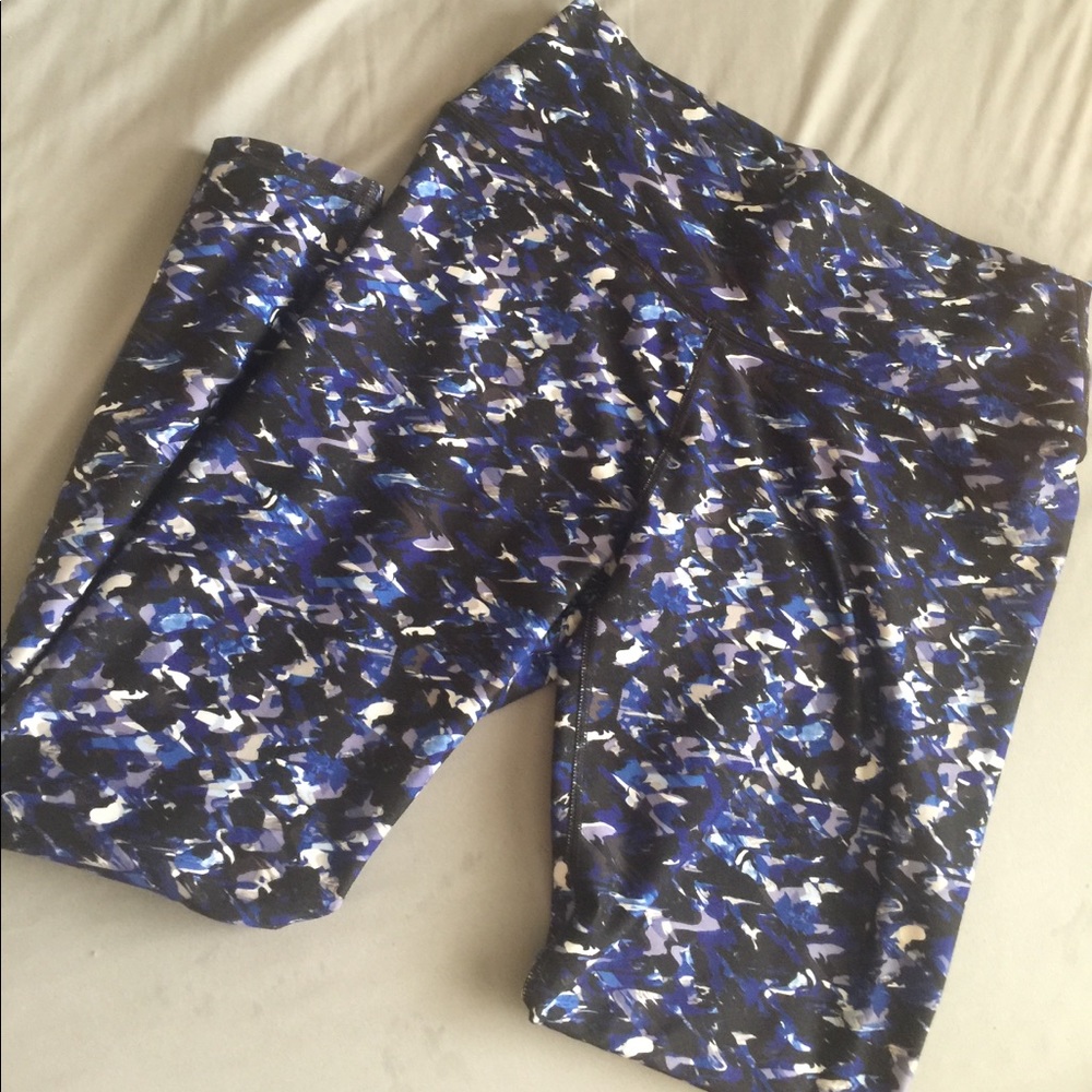 Demi Lovato Fabletics cropped blue pant
